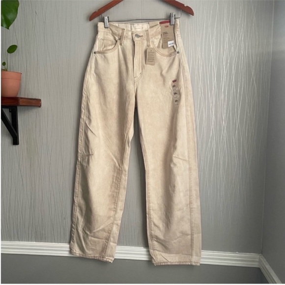 Levi's Women's Cinch Barrel Jeans - Picture 4 of 12